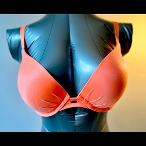 Victoria’s Secret Fabulous push-up bra. 32DD